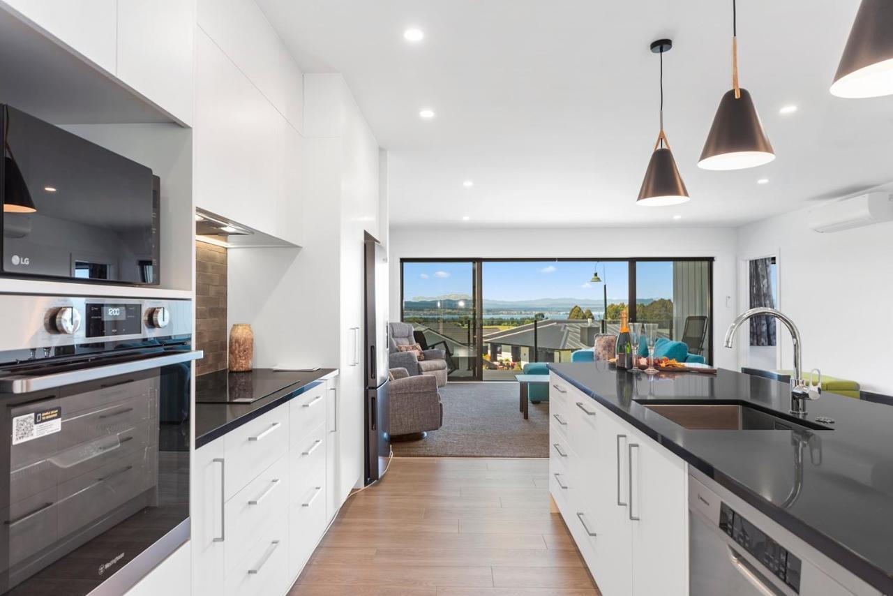 Blue Dun Views - Taupo Apartment Екстериор снимка